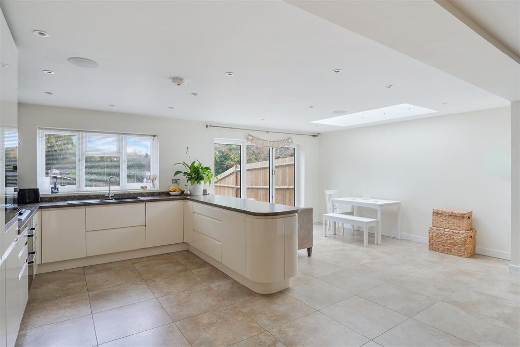 Property photo 2 of 20 Whitehorse Drive (12).Jpg