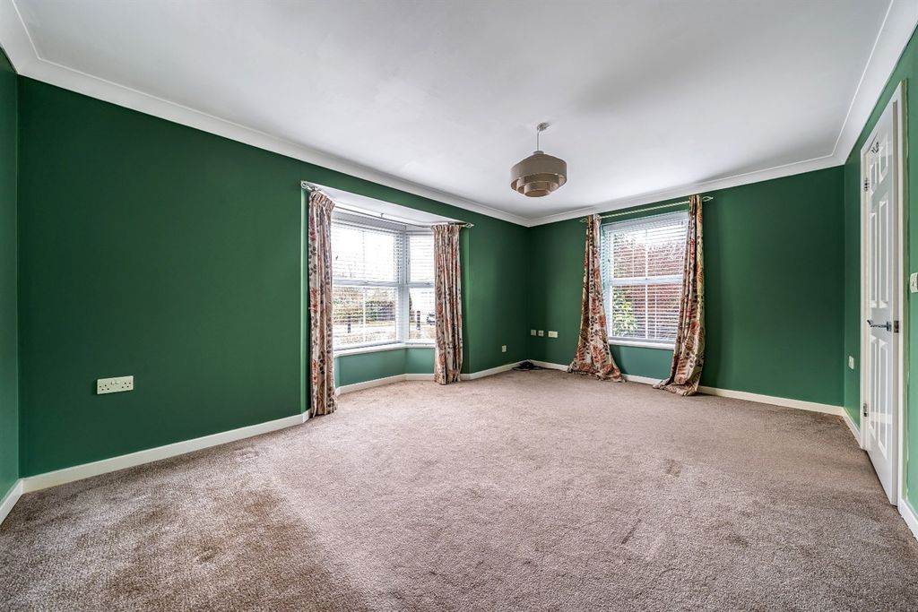 Property photo 2 of 11 Living Room
