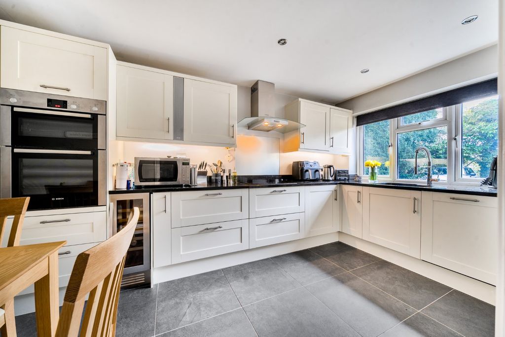 Property photo 3 of 30 Kitchen/Diner