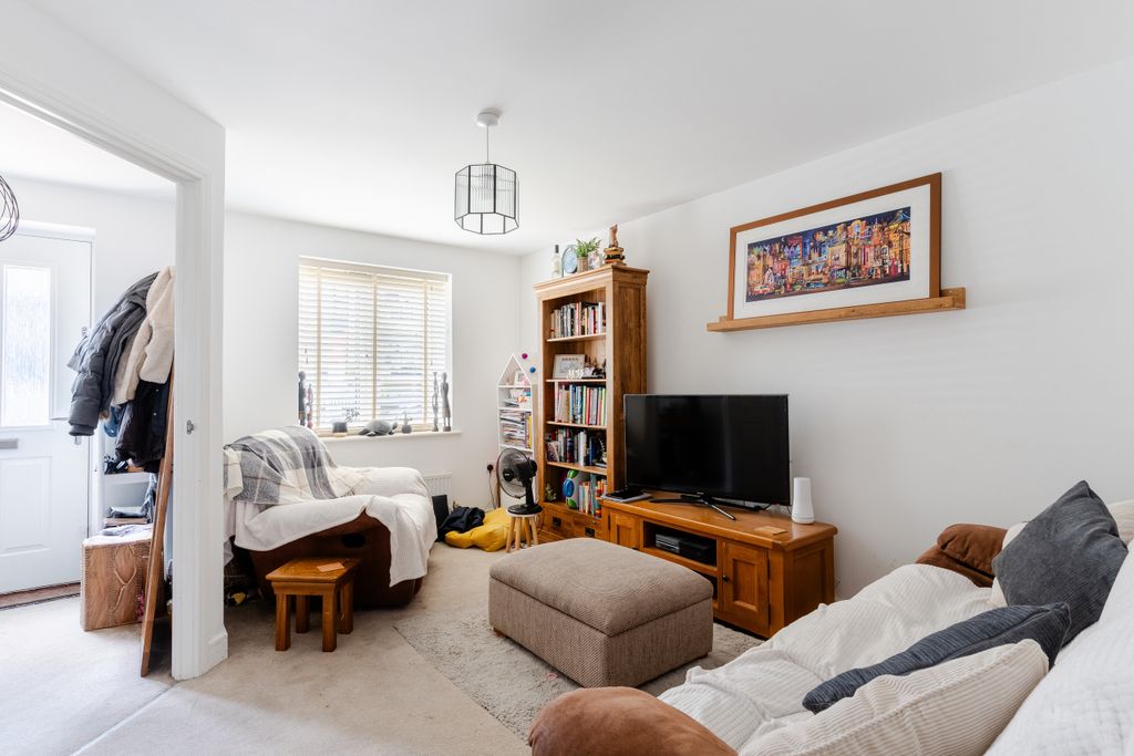 Property photo 3 of 17 A7400098-Hdr-11