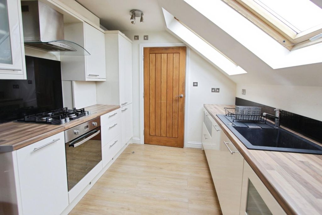 Property photo 1 of 6 c7989B40-Kitchen.Jpg
