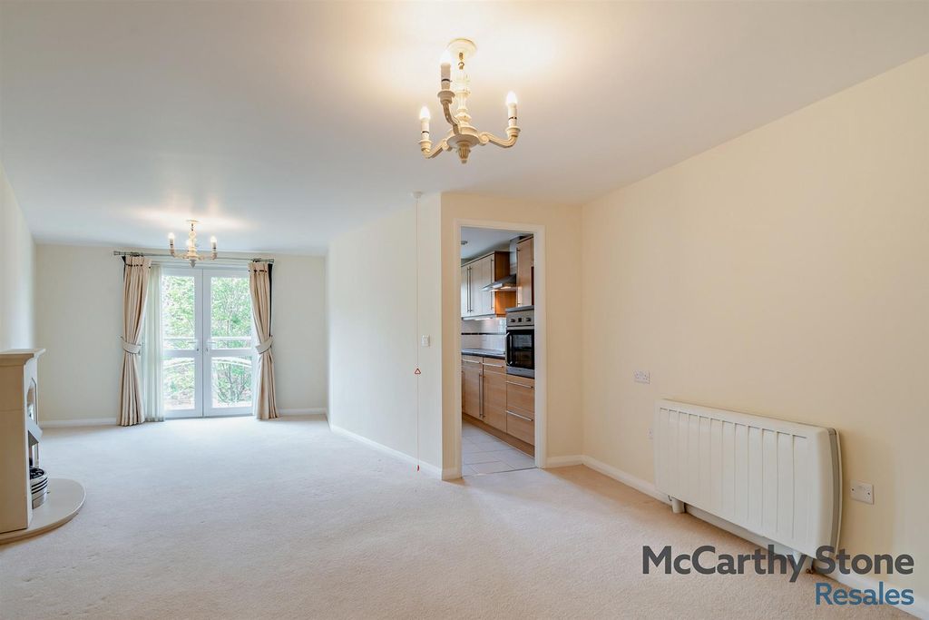 Property photo 3 of 29 8654269-Interior13-800.Jpg
