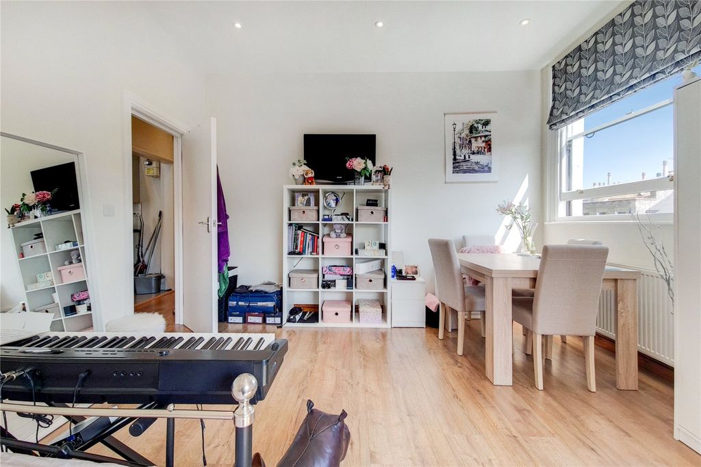 Property photo 2 of 11 Studio