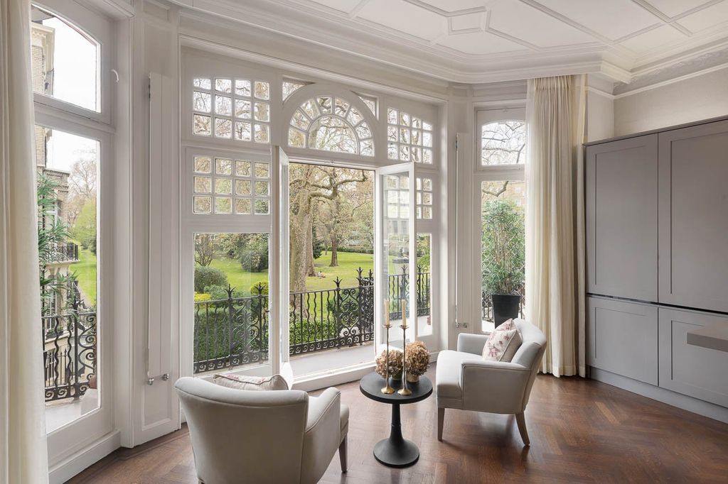 Property photo 3 of 12 Breakfast Area