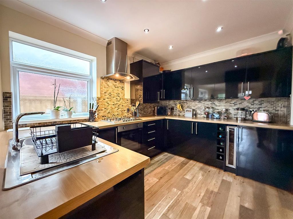 Property photo 2 of 28 20260226_144019649_Ios.Jpg