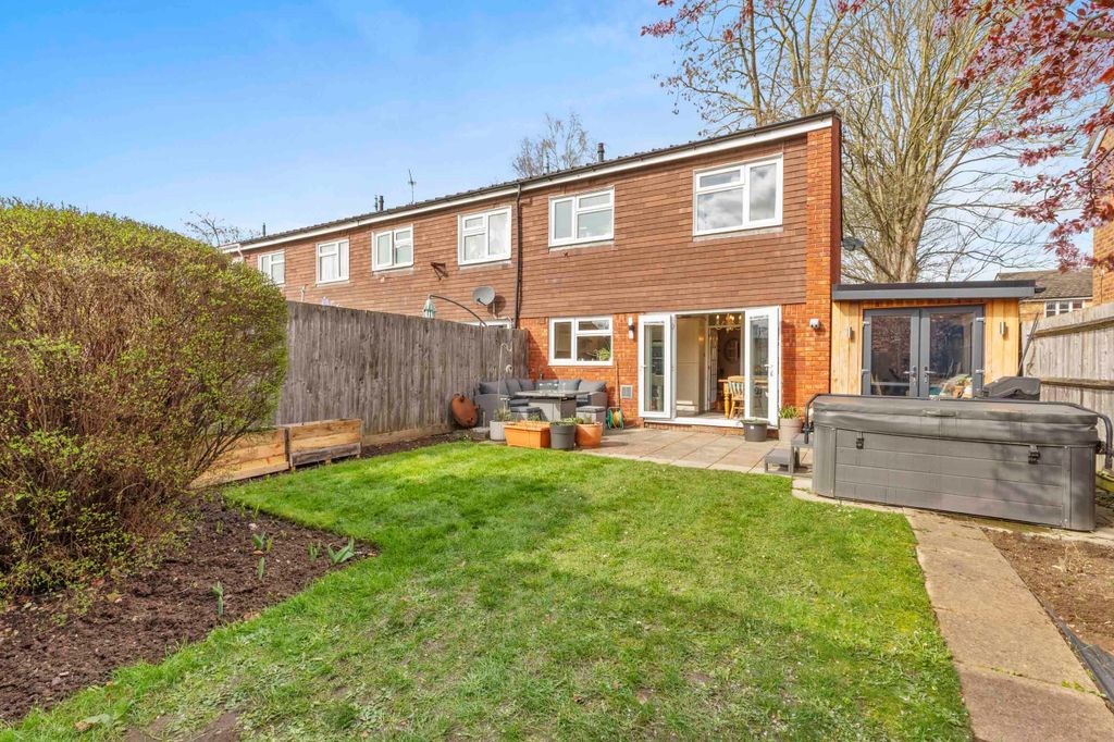 Property photo 3 of 16 10 Hobart Court, Gunthorpe Rd, Sl7 1Ul (Low Res)-15