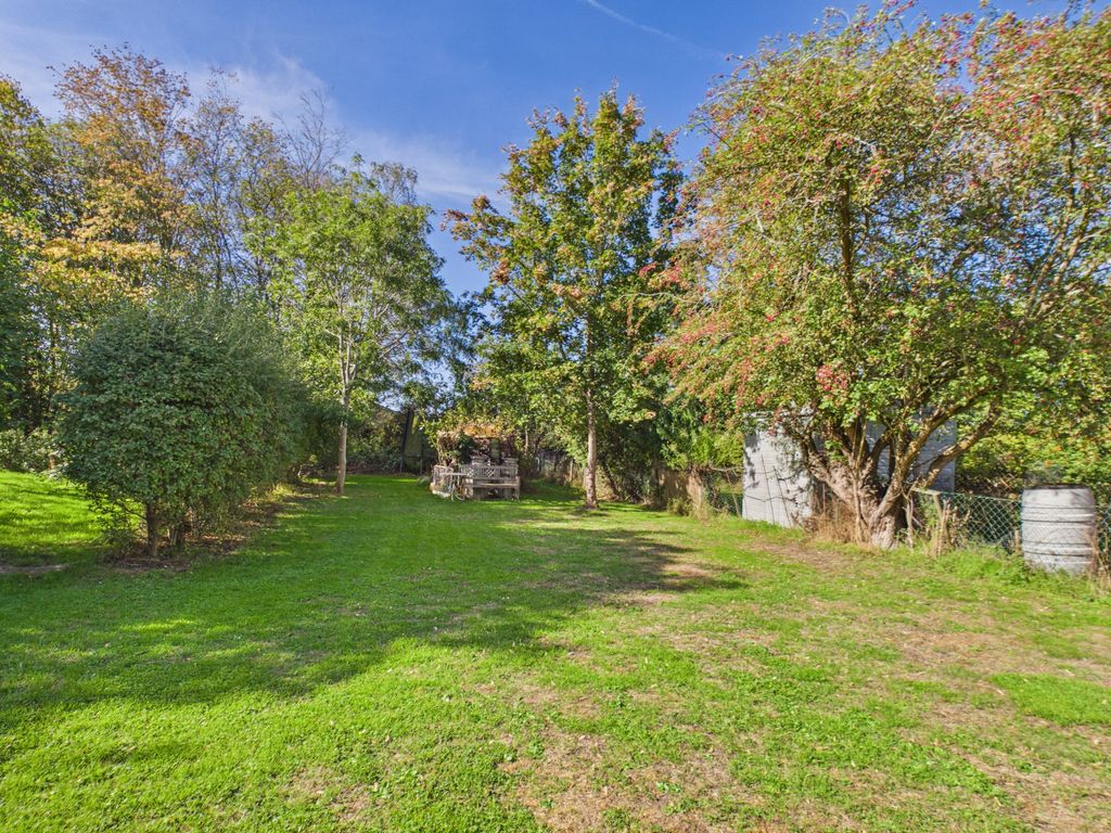 Property photo 2 of 24 Cam02519G0-Pr0486-Still024