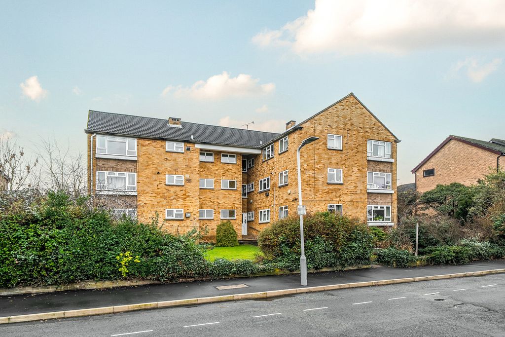 Property photo 1 of 18 1402689-18-69722d...