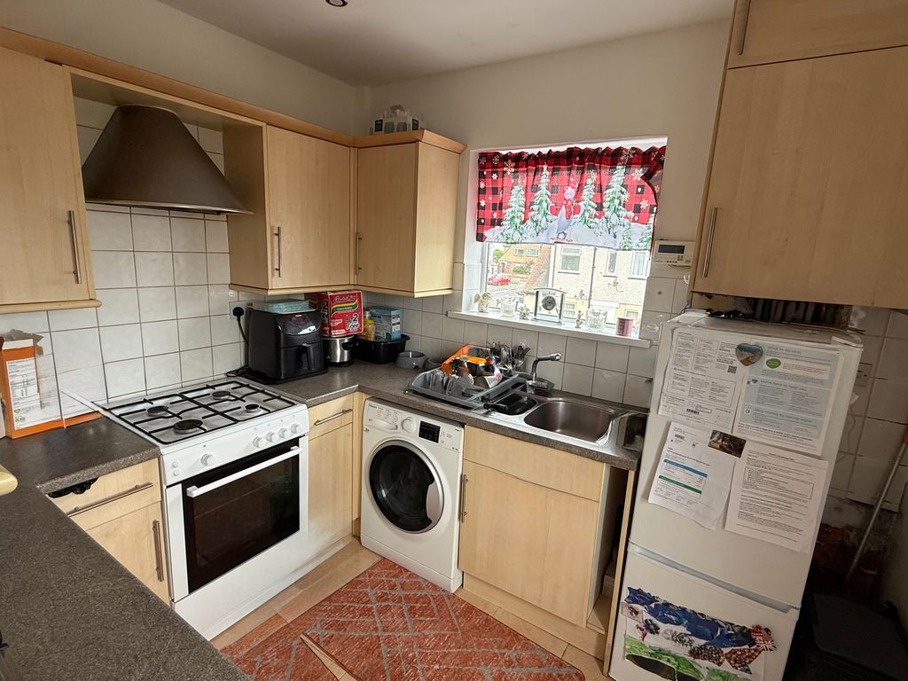 Property photo 2 of 8 Kitchen