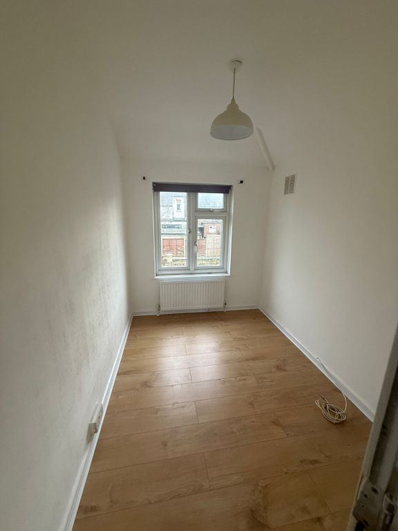 Property photo 2 of 9 Bedroom