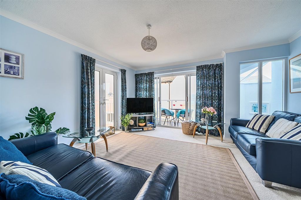 Property photo 3 of 39 1372376-2-68Ffaea996B01.Jpg