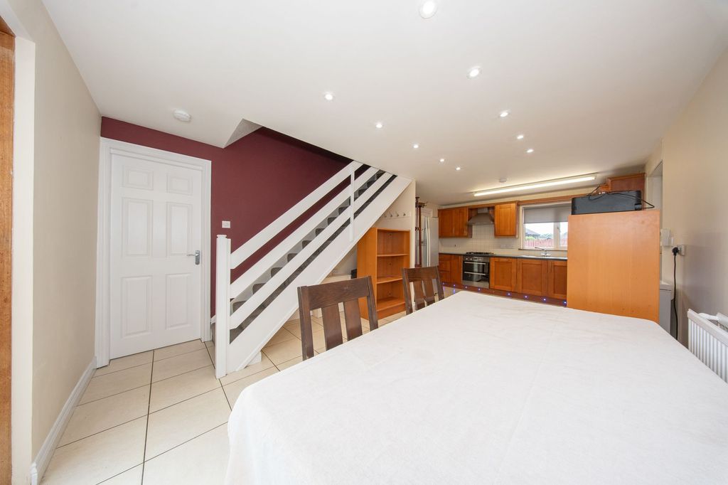 Property photo 3 of 30 Dining Kitchen