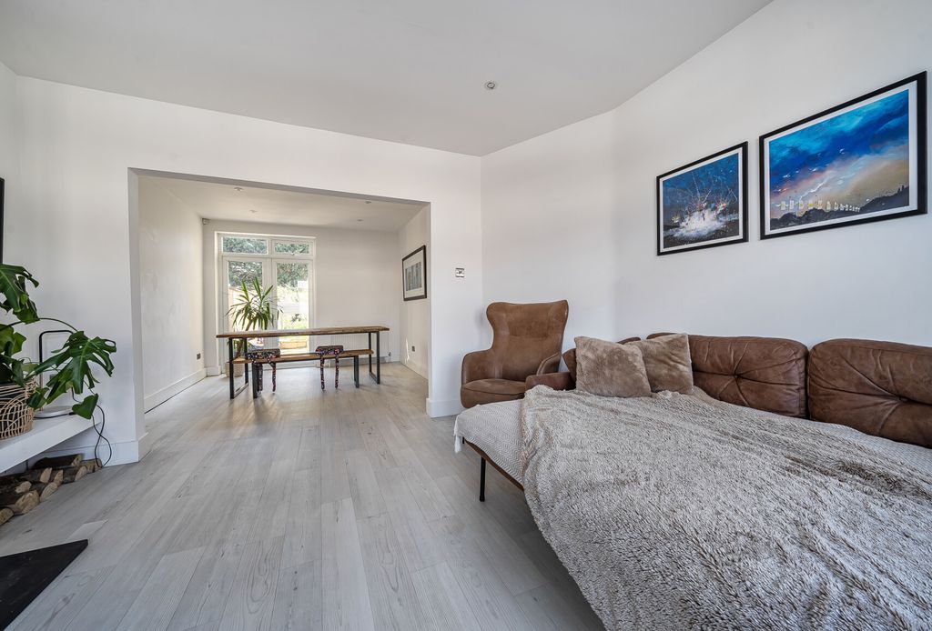 Property photo 2 of 20 1424134-10-69Bab2...