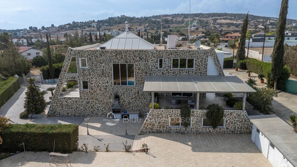 Property photo 2 of 16