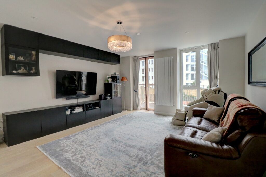 Property photo 2 of 28 Ae8d0243-Bbd3-4925-A214-Fcd00B224c54