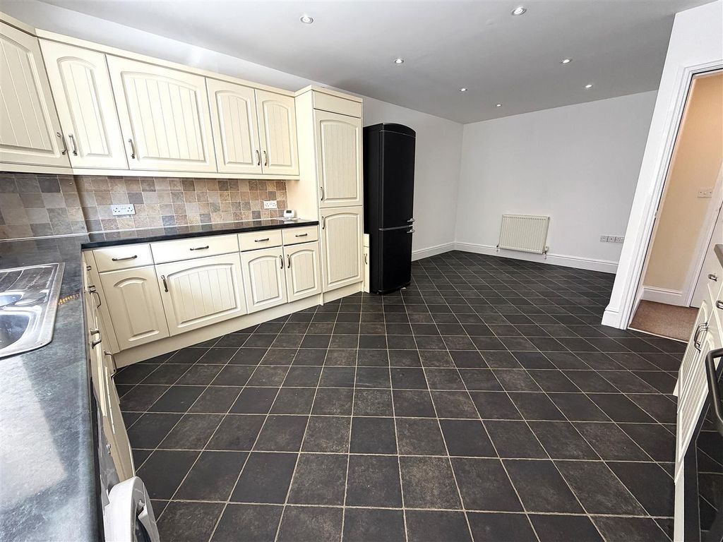 Property photo 3 of 15 Open Kitchen Diner