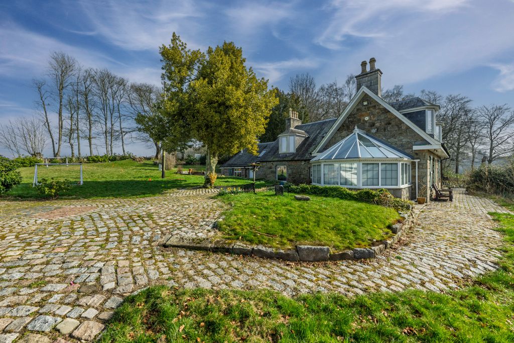 Property photo 2 of 30