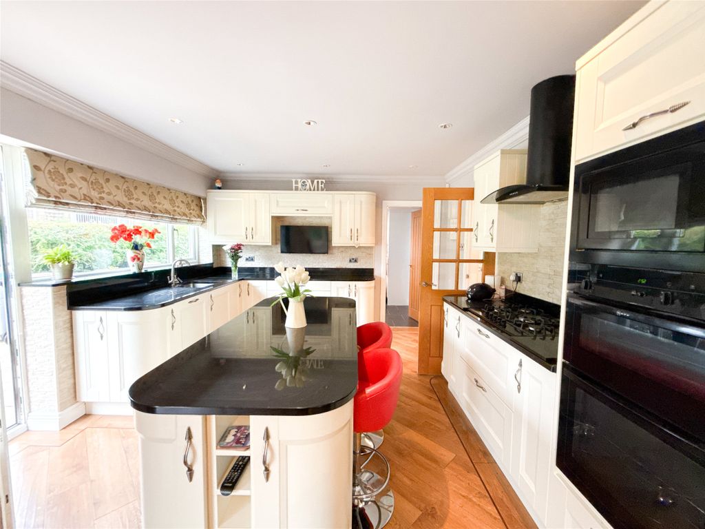 Property photo 3 of 32 Breakfasting Kitchen