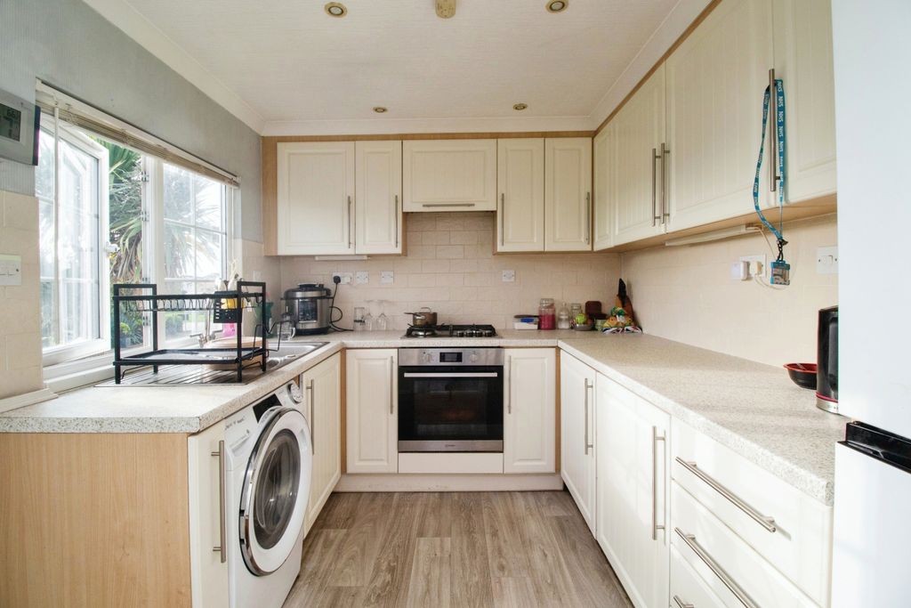 Property photo 2 of 15 Kitchen