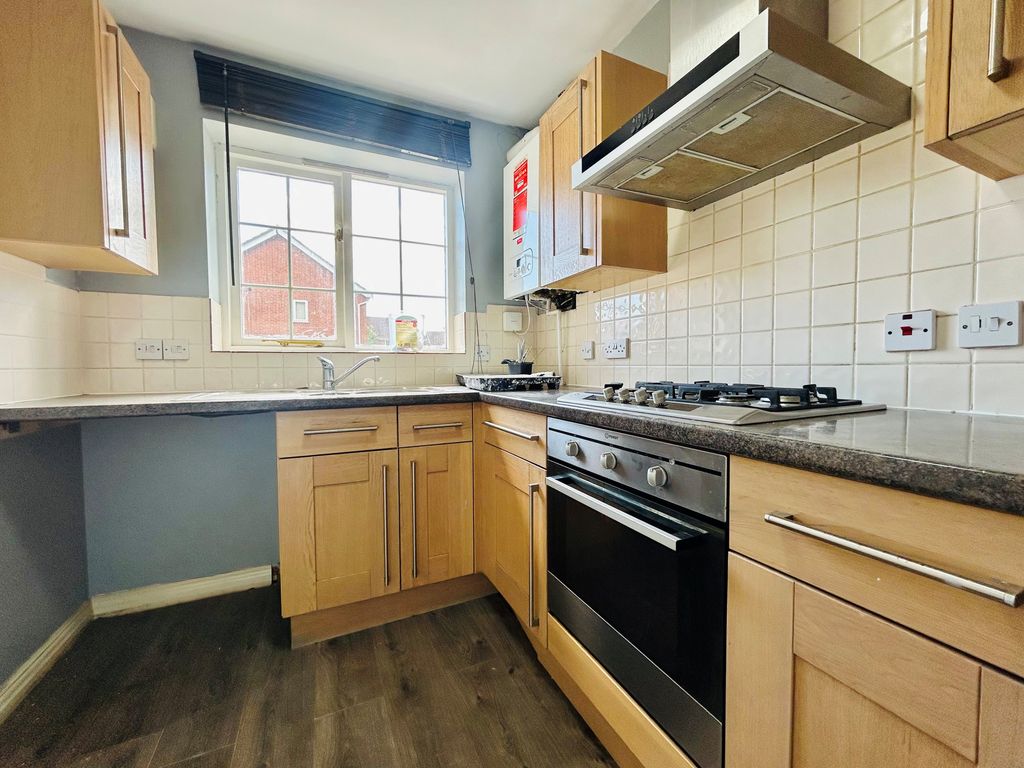 Property photo 2 of 7 Kitchen