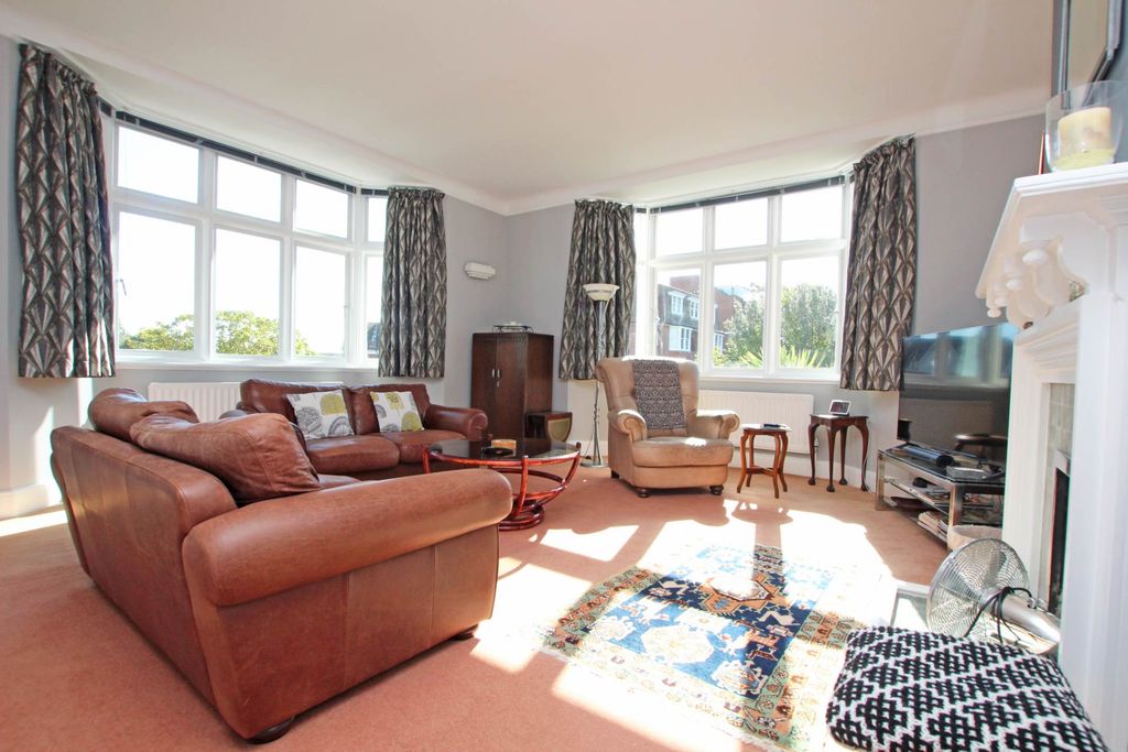 Property photo 2 of 25