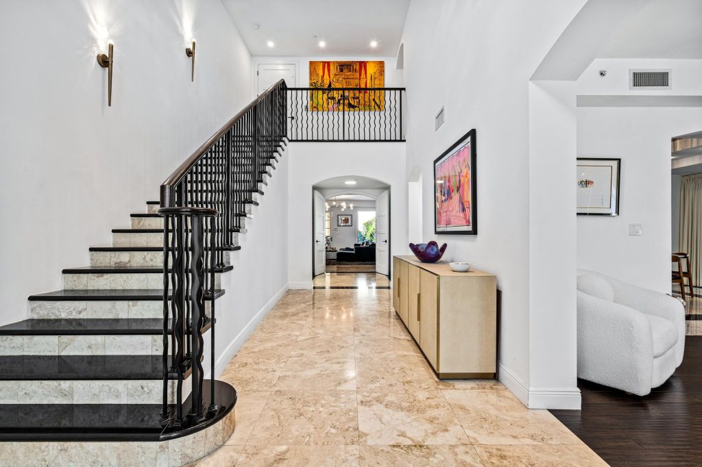 Property photo 3 of 10 <Alttext/>