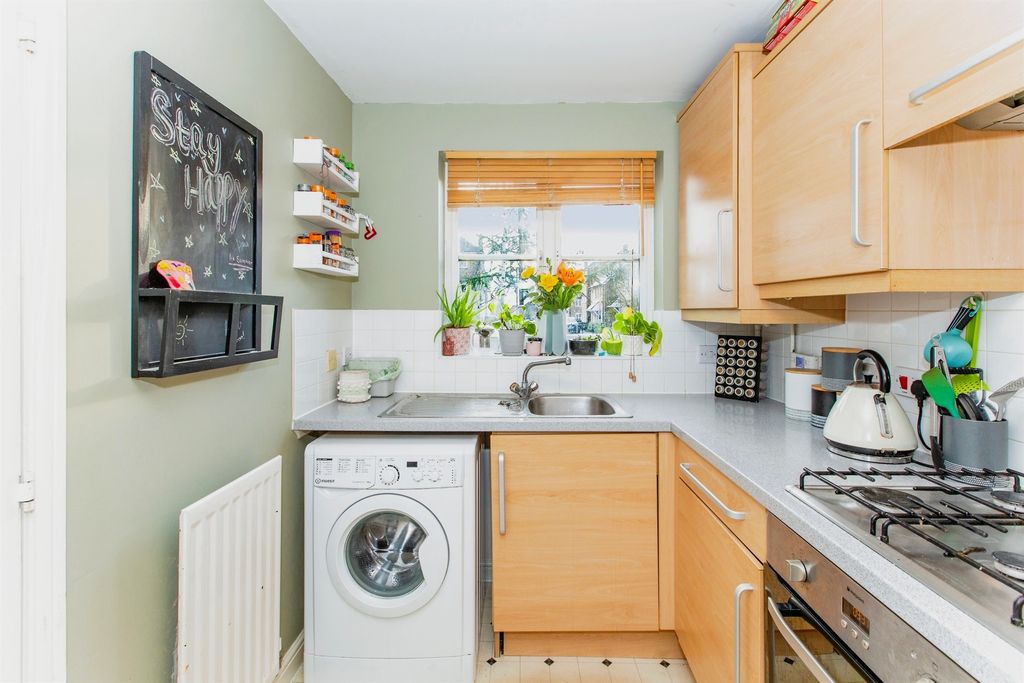 Property photo 2 of 13