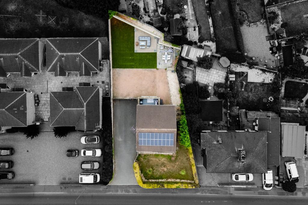 Property photo 2 of 32