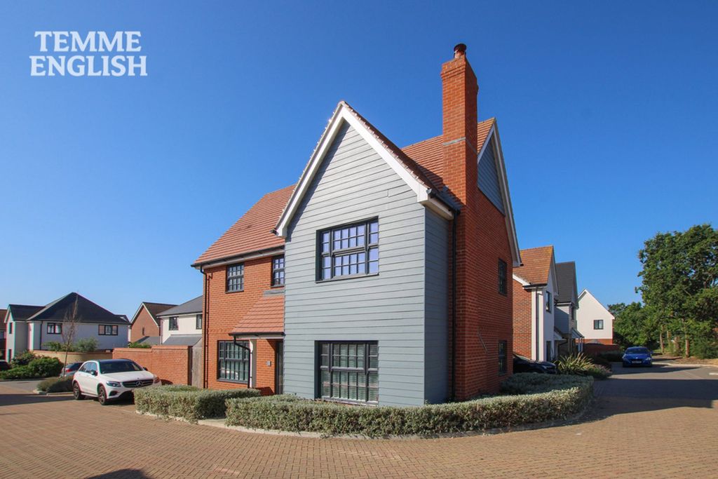 Property photo 1 of 32