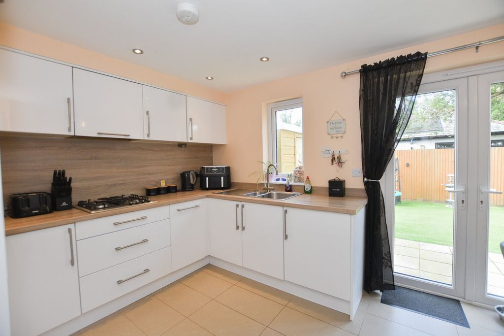 Property photo 2 of 17 Kitchen