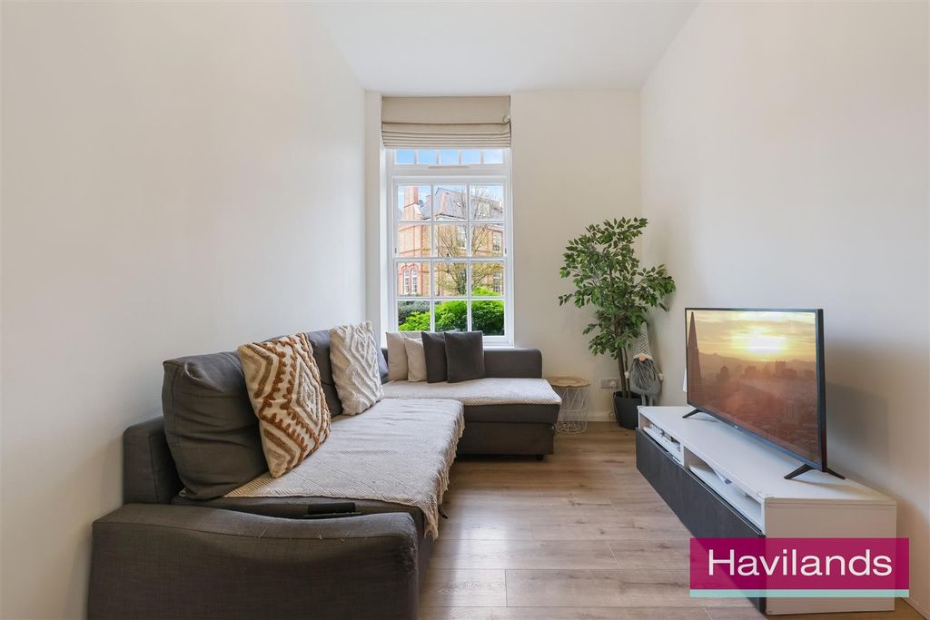 Property photo 2 of 12 Banting Drive-10.Jpg