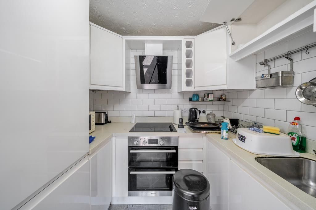 Property photo 3 of 21 Kitchen