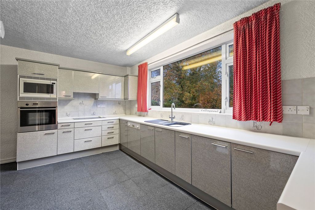 Property photo 2 of 33 Picture No. 05