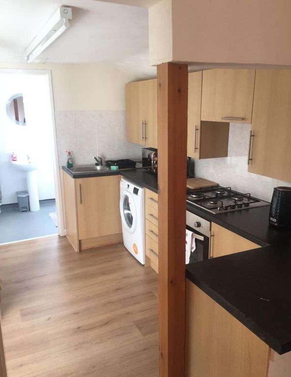 Property photo 1 of 8 Kitchen