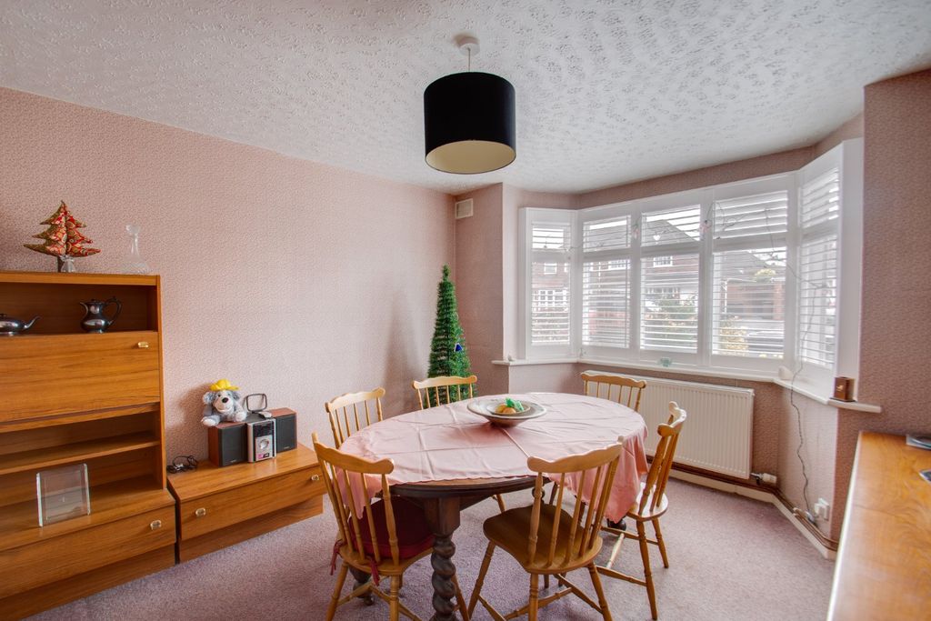 Property photo 2 of 17 Picture No. 11