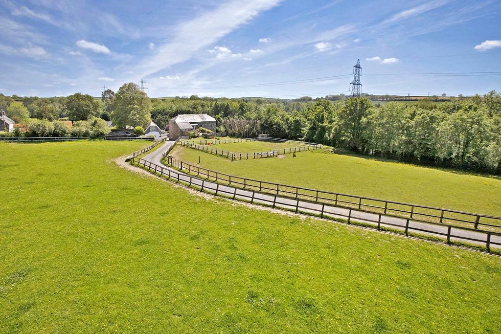 Property photo 2 of 37 Picture No. 32