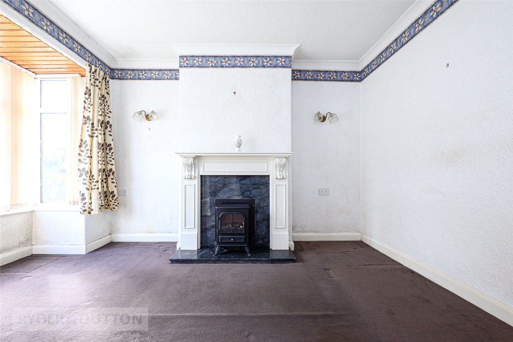 Property photo 3 of 18 Living Room