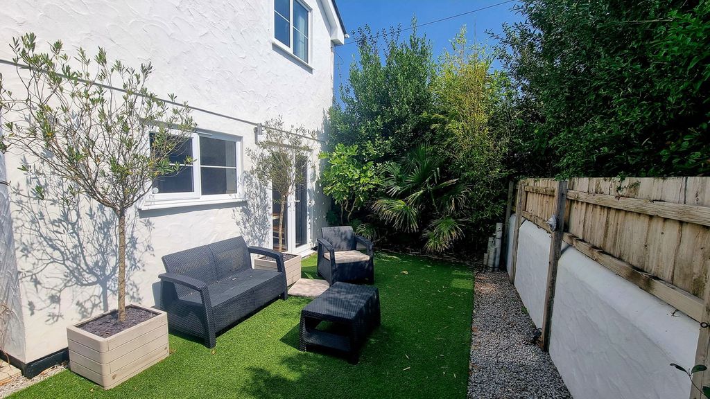 Property photo 2 of 10
