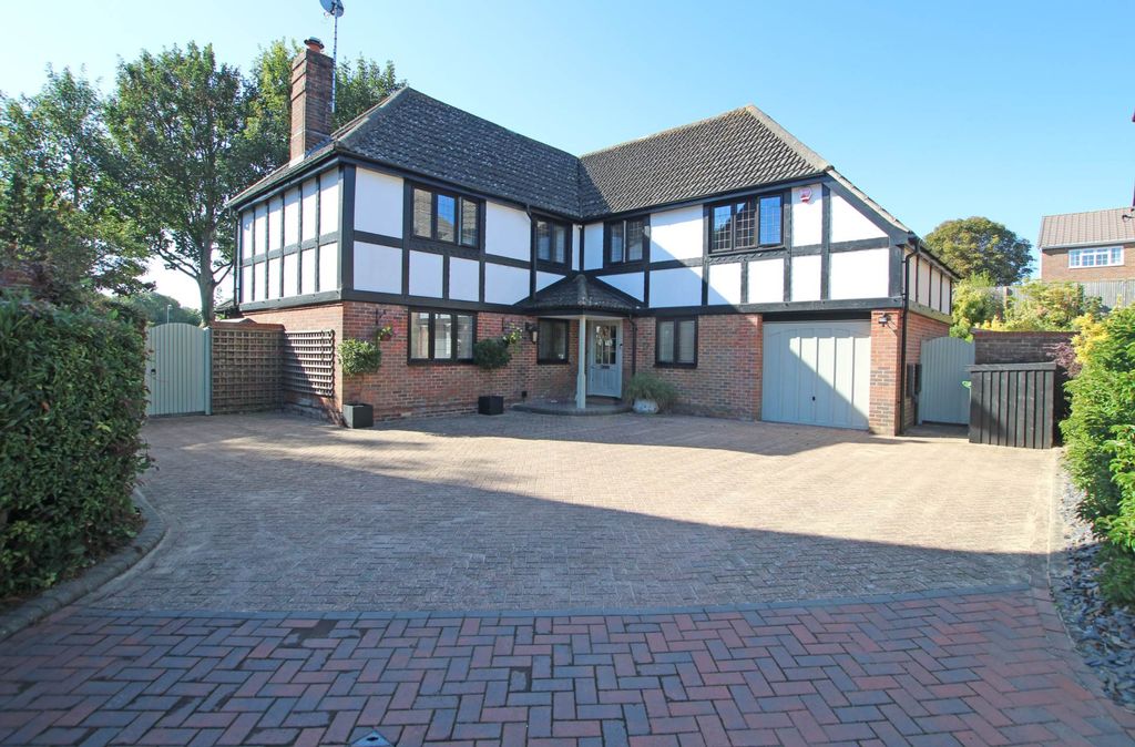 Property photo 2 of 28
