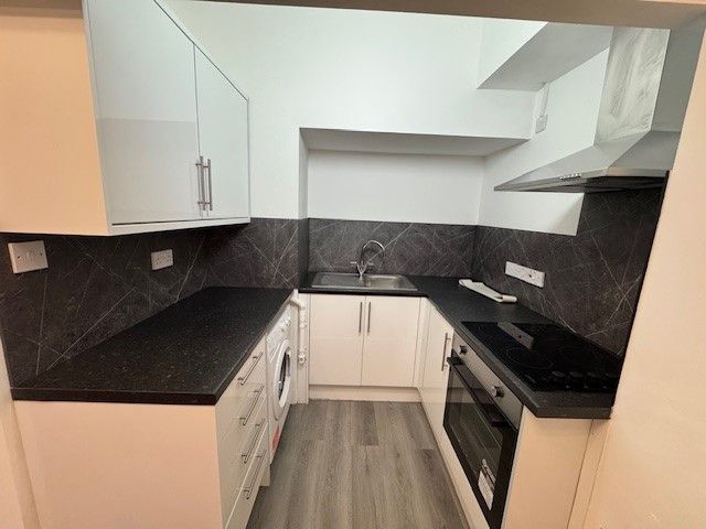 Property photo 3 of 7 Kitchen