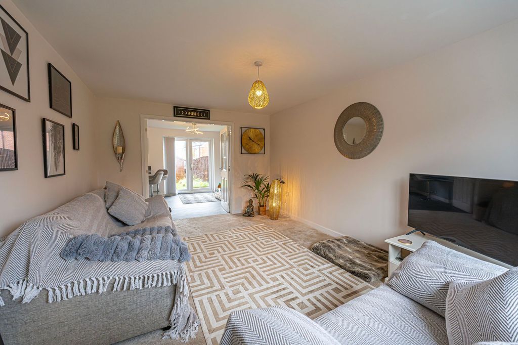 Property photo 3 of 38