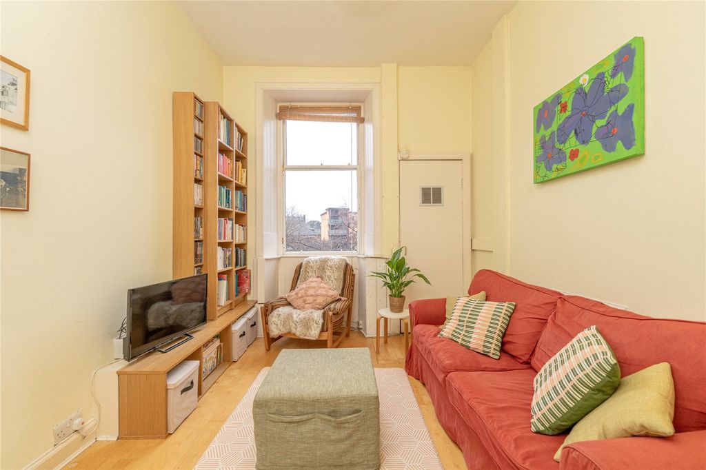 Property photo 2 of 20 Lounge