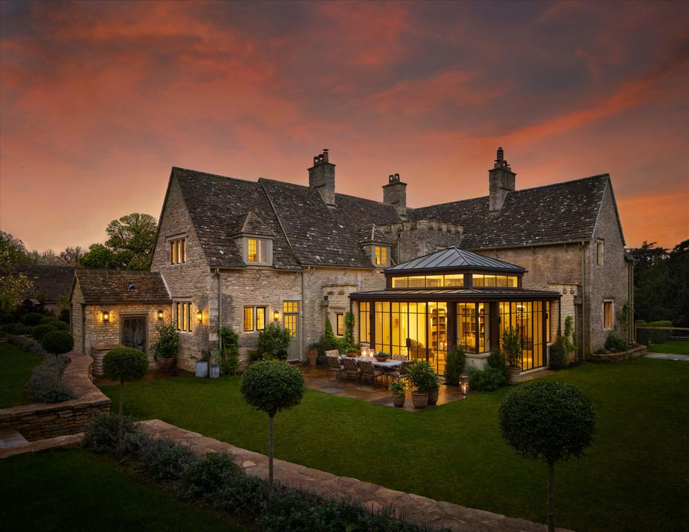 Property photo 2 of 19 Image
