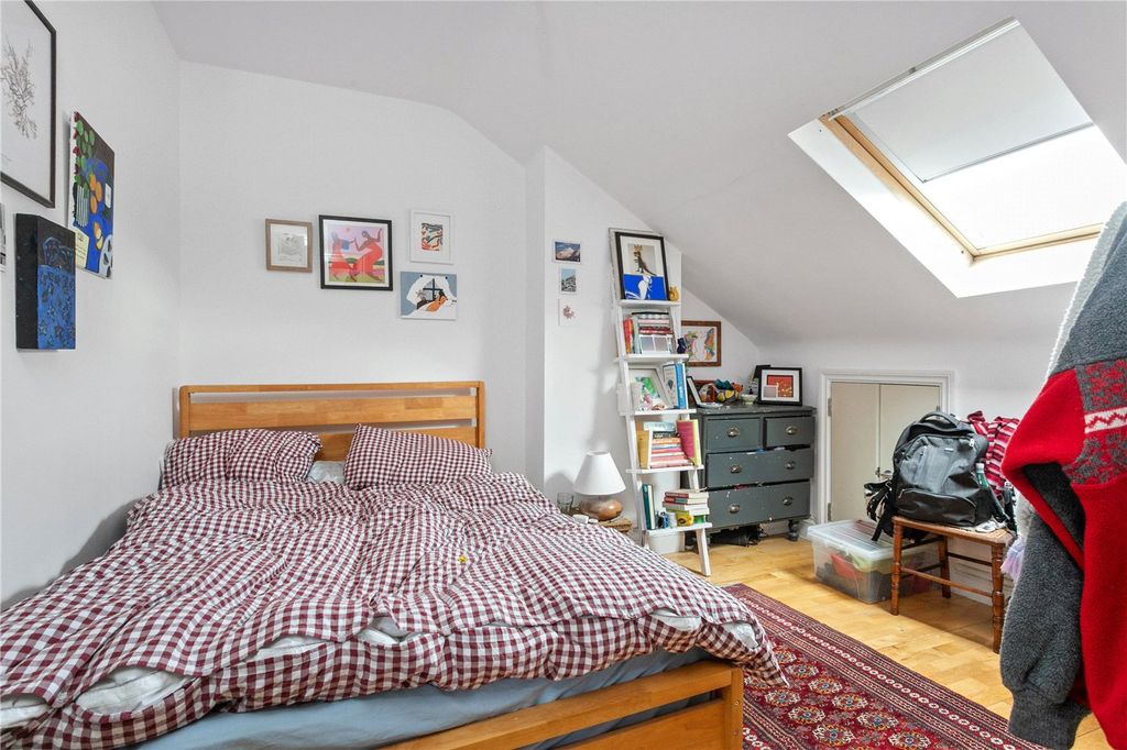 Property photo 2 of 12 Picture No. 11