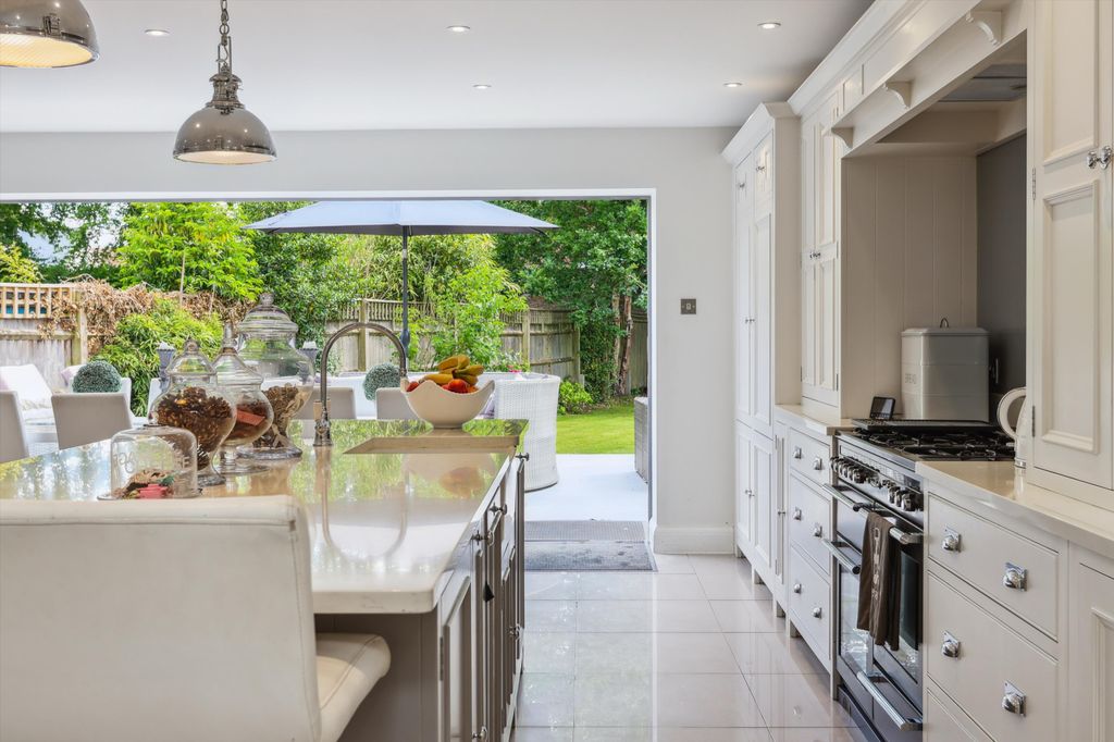 Property photo 2 of 21 Image