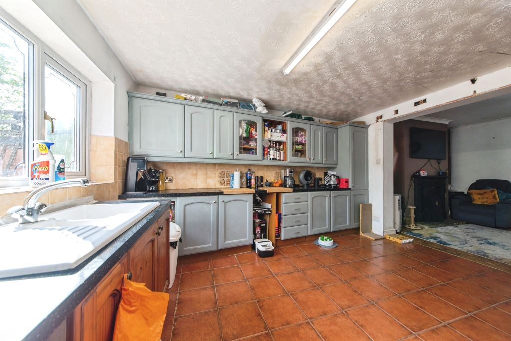 Property photo 2 of 25