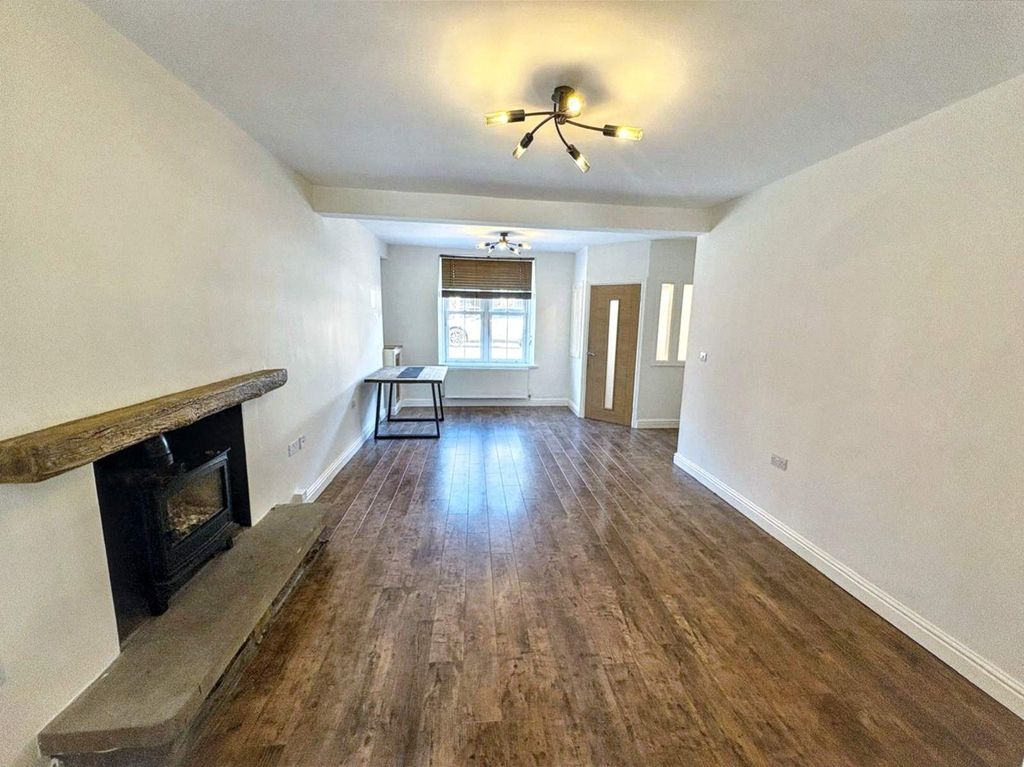 Property photo 2 of 13 Lounge