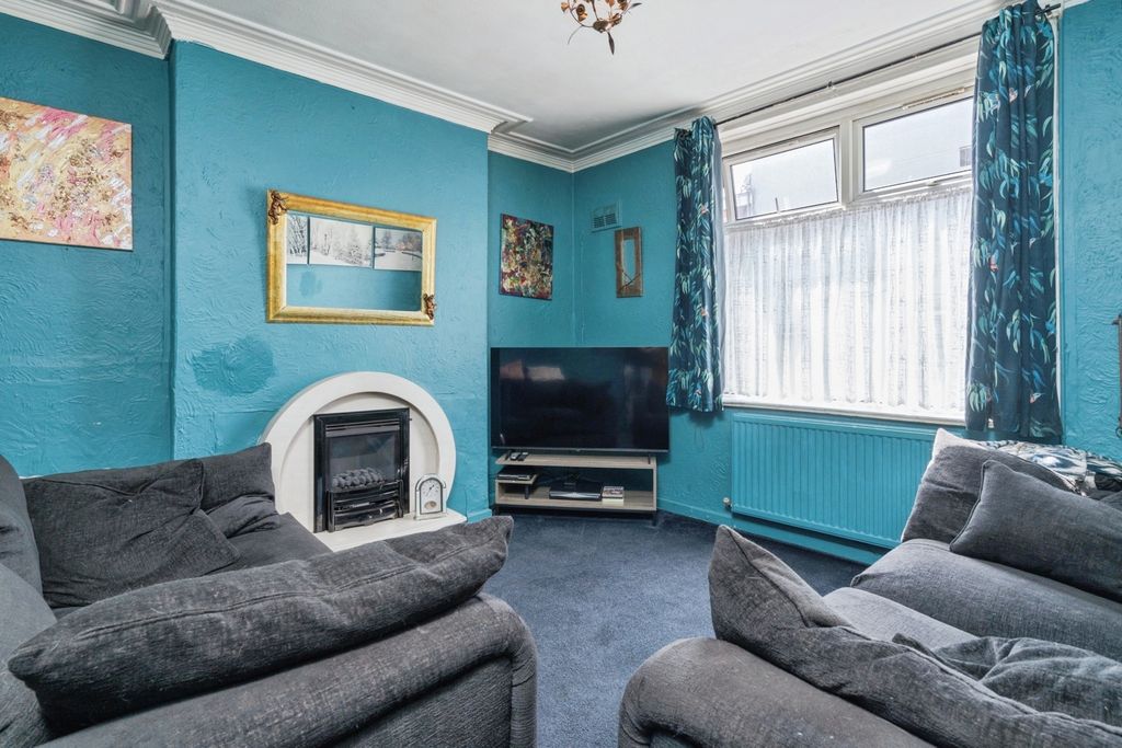 Property photo 3 of 20 Pbox-Img.Jpg