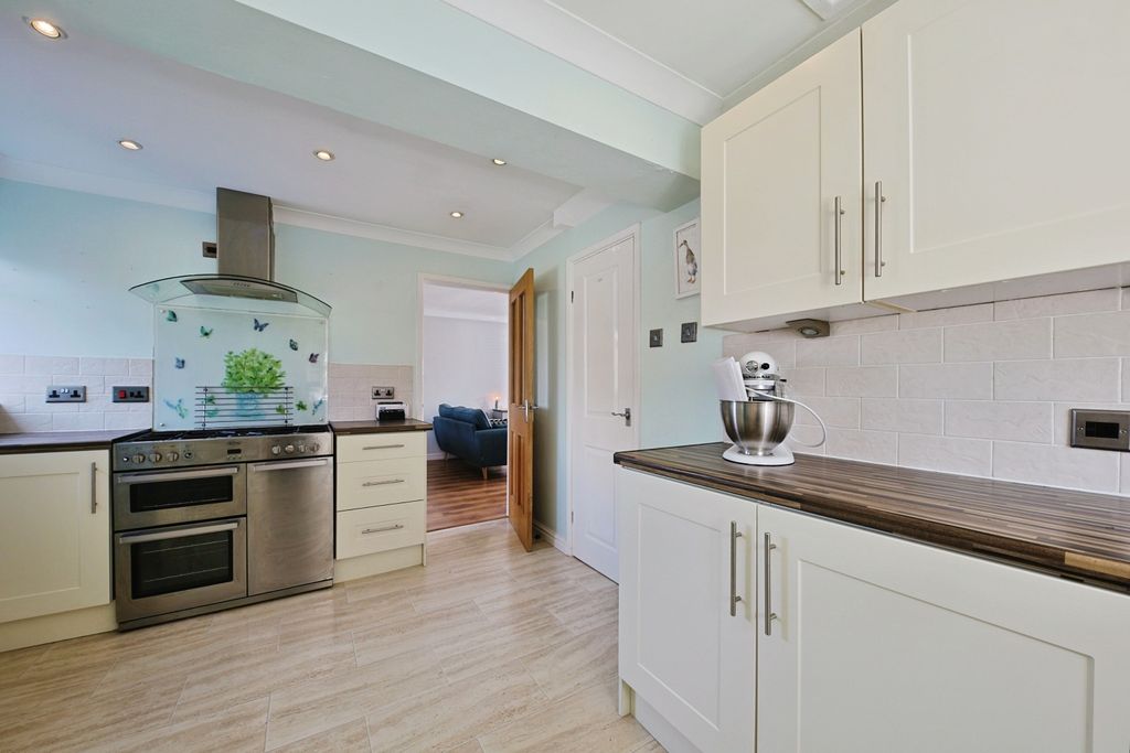 Property photo 3 of 11 4105738