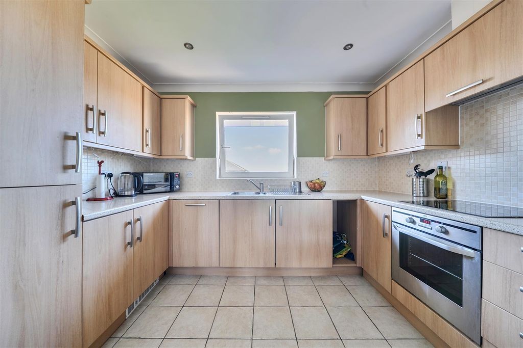 Property photo 3 of 12 Kitchen